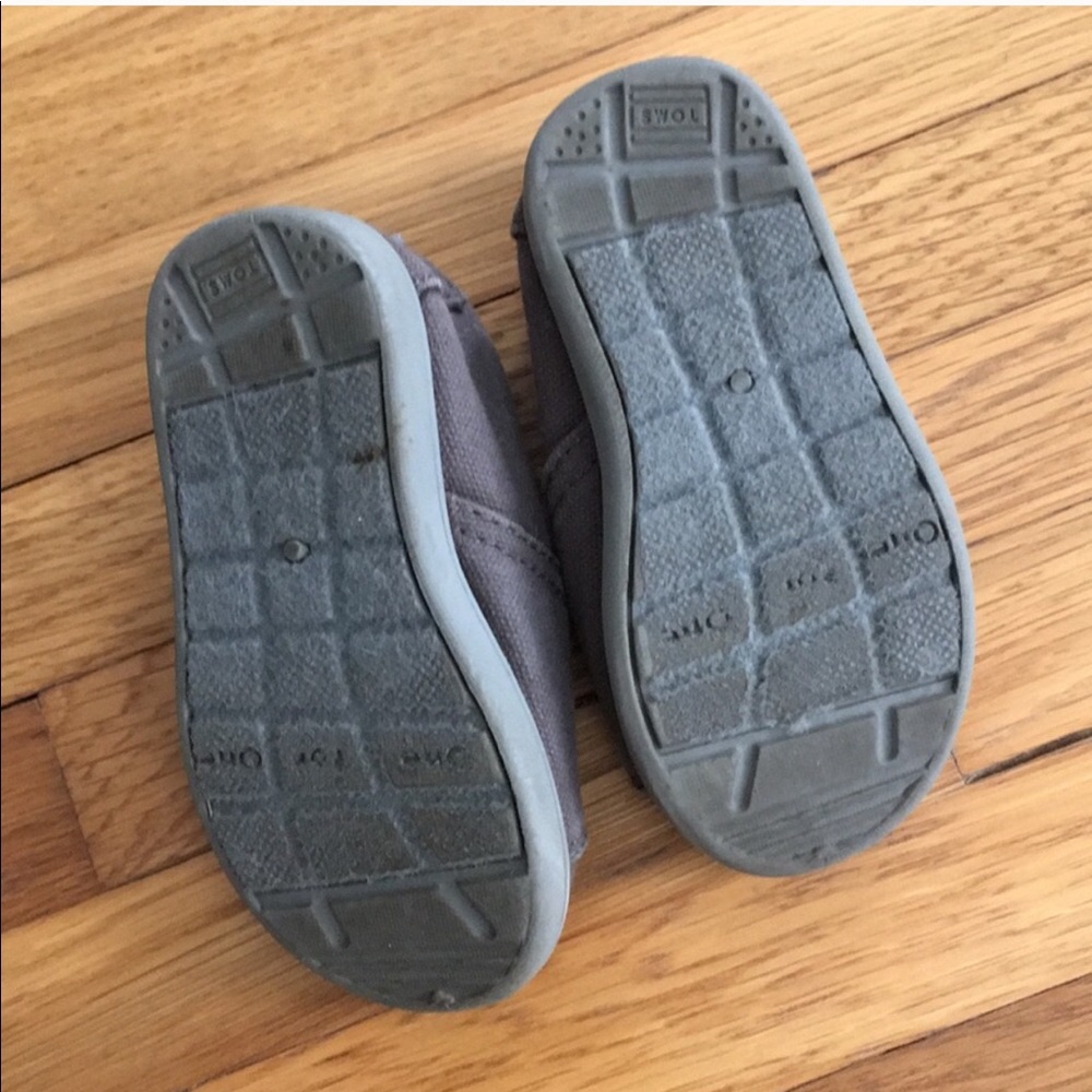 TOMS - Picture 3 of 4